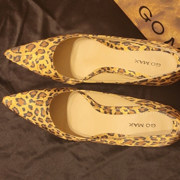 Go Max: Leopard Print Pumps - Picture 4 of 9